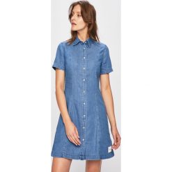 Calvin Klein Jeans - Sukienka. Niebieskie sukienki damskie Calvin Klein Jeans, na co dzień, s, bez wzorów, z bawełny, casualowe, bez kołnierzyka, z krótkim rękawem, krótkie, mini, proste. W wyprzedaży za 299,90 zł.