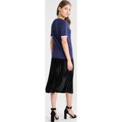 T-shirty damskie: Karen by Simonsen Tshirt z nadrukiem patriot blue