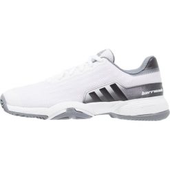 Adidas Performance BARRICADE 2016 Obuwie do tenisa Outdoor white/solid grey/grey. Białe buty damskie do tenisa adidas Performance, z gumy. W wyprzedaży za 223,20 zł.