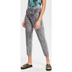 Jeansy mom fit - Jasny szar. Szare jeansy damskie Reserved, bez wzorów, z jeansu. Za 119,99 zł.