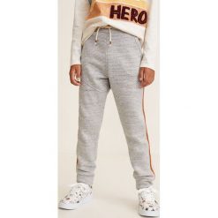 Mango Kids - Spodnie dziecięce Jasper 110-164 cm. Szare spodnie chłopięce Mango Kids, bez wzorów, z bawełny, casualowe. W wyprzedaży za 49,90 zł.