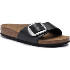 Klapki BIRKENSTOCK - Madrid Big Buckle 1015315 Graceful Licorice. Czarne klapki damskie Birkenstock, bez wzorów, ze skóry ekologicznej, bez obcasa. Za 329,00 zł.