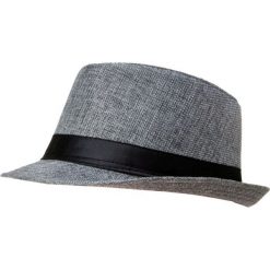 Letni Męski Kapelusz, Szary Trilby z Czarnym Paskiem CPAPJNSKAPELUSZ5. Szare kapelusze męskie Pako Jeans, bez wzorów, ze splotem, klasyczne. Za 29,00 zł.