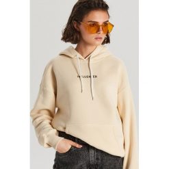 Bluza z kapturem - Kremowy. Białe bluzy damskie Cropp, s, bez wzorów, bez rękawów, z kapturem. Za 79,99 zł.