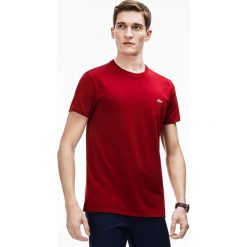 T-shirt w kolorze bordowym. Czerwone t-shirty męskie Lacoste, s, z haftami, z bawełny, klasyczne, z okrągłym kołnierzem. W wyprzedaży za 149,95 zł.