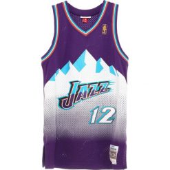 Mitchell & Ness NBA UTAH JAZZ JOHN STOCKTON SWING MAN Artykuły klubowe purple/white. Fioletowe koszulki męskie Mitchell & Ness, xl, bez wzorów, z poliesteru, sportowe, bez kołnierzyka, bez rękawów. Za 379,00 zł.