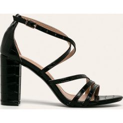 Answear - Sandały CHC SHOES. Czarne sandały damskie ANSWEAR, bez wzorów, z gumy, bez obcasa, na obcasie, na klamry. W wyprzedaży za 69,90 zł.
