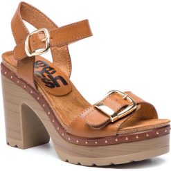 Sandały REFRESH - 64083 Camel. Pomarańczowe klapki damskie marki Refresh, z aplikacjami, ze skóry ekologicznej, bez obcasa, na obcasie. Za 199,00 zł.