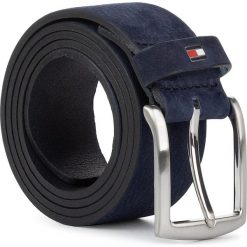 Pasek Męski TOMMY HILFIGER - Denton Nubuck 3.5 AM0AM05132 CJM. Niebieskie paski męskie TOMMY HILFIGER, w paski, ze skóry. Za 229,00 zł.
