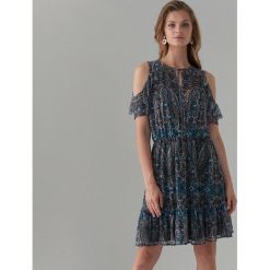 Sukienka open shoulder we wzory - Turkusowy. Niebieskie sukienki damskie Mohito, s, bez wzorów, bez kołnierzyka, bez rękawów. Za 139,99 zł.