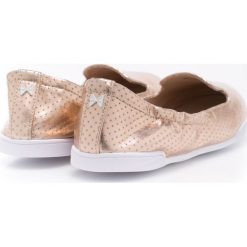 Butterfly Twists - Baleriny. Różowe baleriny damskie marki Butterfly Twists, z gumy. W wyprzedaży za 89,90 zł.