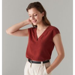 Bluzka z wiskozy - Bordowy. Czerwone bluzki damskie Mohito, s, bez wzorów, z wiskozy, bez kołnierzyka, bez rękawów. Za 49,99 zł.