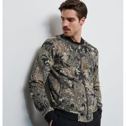 Rozpinana wzorzysta bluza - Beżowy. Brązowe bluzy męskie Reserved, s, bez wzorów, bez kołnierzyka, bez rękawów, bez kaptura. Za 139,99 zł.