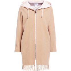 Club Monaco KADEEJAH COAT Płaszcz zimowy camel. Brązowe płaszcze damskie marki Club Monaco, na zimę, bez wzorów, z wełny. W wyprzedaży za 679,60 zł.