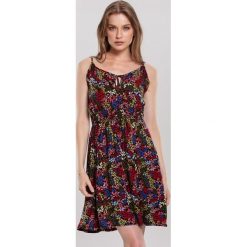 Czarna Sukienka Star Morning. Czarne sukienki damskie Renee, na lato, s, z tkaniny, retro, mini. Za 79,99 zł.
