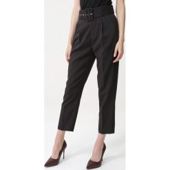 Czarne Spodnie Shirley. Czarne spodnie damskie Born2be, s, z tkaniny, eleganckie, z podwyższonym stanem. Za 139,99 zł.