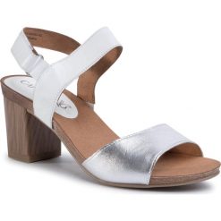 Sandały CAPRICE - 9-28318-24 White/Silver 191. Szare klapki damskie Caprice, bez wzorów, ze skóry, bez obcasa, na obcasie. Za 249,00 zł.