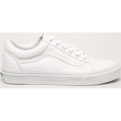 Vans - Tenisówki. Białe trampki i tenisówki damskie Vans, bez wzorów, z materiału, na sznurówki. W wyprzedaży za 229,90 zł.