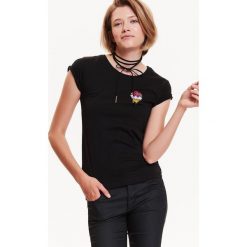 T-SHIRT DAMSKI Z NASZYWKĄ. Różowe t-shirty damskie TROLL, s, z aplikacjami, z bawełny, bez kołnierzyka. W wyprzedaży za 19,99 zł.