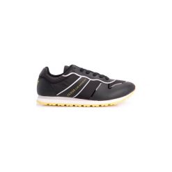 Tenisówki Guess FMJUS4 ELE12 / Justin. Czarne trampki męskie Guess, z aplikacjami, bez zapięcia. Za 259,00 zł.