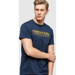 Timberland Koszulka Ss Hd Brand Tee , granatowy, rozmiar M. Niebieskie koszulki męskie Timberland, m, bez wzorów, z bawełny, bez kołnierzyka, z krótkim rękawem, krótkie. W wyprzedaży za 119,99 zł.
