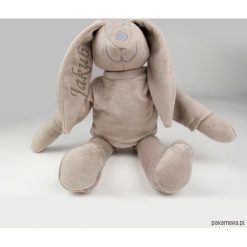 Królik (beż) - maskotka z własnym napisem. Szare przytulanki i maskotki Pakamera. Za 69,00 zł.