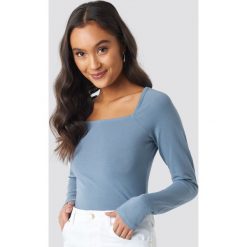 NA-KD Trend Square Shape Top - Blue. Niebieskie topy damskie marki NA-KD Trend, bez wzorów, bez kołnierzyka. Za 80,95 zł.