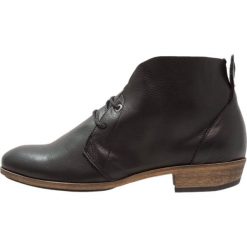 HUB CHUCKIE Ankle boot black/natural. Czarne botki damskie marki HUB, ze skóry, bez obcasa, bez zapięcia. Za 479,00 zł.