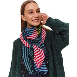 Chusta damska. Chusty damskie Top Secret, bez wzorów, z materiału. W wyprzedaży za 29,99 zł.