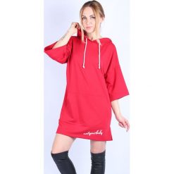 Sukienka w kolorze czerwonym. Czerwone sukienki damskie Bessa, Moonlight, l, bez wzorów, z kapturem, bez rękawów, mini. W wyprzedaży za 134,95 zł.
