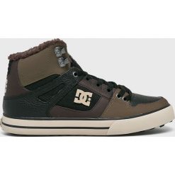 DC - Buty. Brązowe buty sportowe męskie marki DC, z materiału, na sznurówki. W wyprzedaży za 339,90 zł.