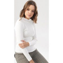 Biały Sweter Neamenoe. Białe swetry damskie Born2be, s, bez wzorów, bez rękawów, bez kaptura. Za 89,99 zł.