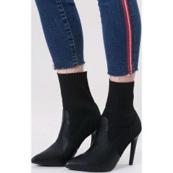 Czarne Botki Play Hard. Czarne botki damskie na obcasie vices, na jesień, z materiału, z otwartym noskiem, na wysokim obcasie. Za 129,99 zł.