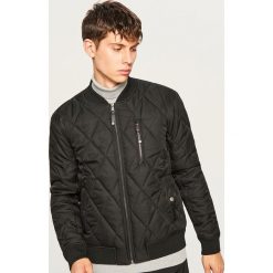 Pikowana kurtka bomber - Czarny. Czarne kurtki męskie bomber Reserved, l. Za 119,99 zł.