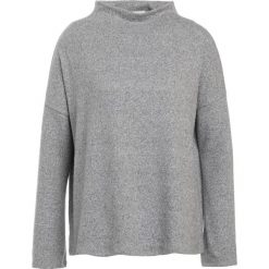 Swetry klasyczne damskie: JUST FEMALE LUCIEN Sweter light grey melange