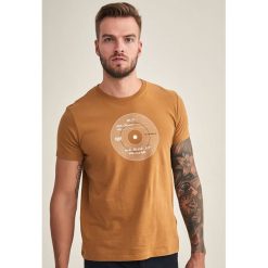 T-shirt w kolorze brązowym. Pomarańczowe t-shirty męskie TATUUM, s, bez wzorów, z bawełny, z okrągłym kołnierzem. W wyprzedaży za 44,95 zł.