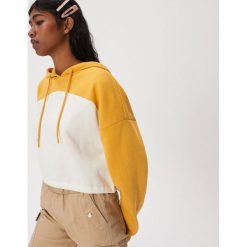 Dwukolorowa bluza z kapturem - Kremowy. Białe bluzy damskie Sinsay, s, bez wzorów, bez rękawów, z kapturem. Za 39,99 zł.