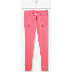 Spodnie - Slim fit - w kolorze jasnoróżowym. Różowe spodnie niemowlęce Vertbaudet Girls & Co., w paski. W wyprzedaży za 35,95 zł.