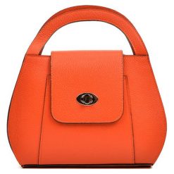 Skórzana torebka w kolorze pomarańczowym - (S)21 x (W)28 x (G)8 cm. Pomarańczowe torebki klasyczne damskie Black Friday Bags, w paski, ze skóry, przez ramię, bez dodatków. W wyprzedaży za 239,95 zł.