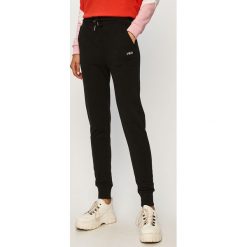 Fila - Spodnie. Szare spodnie damskie Fila, s, z bawełny. Za 219,90 zł.