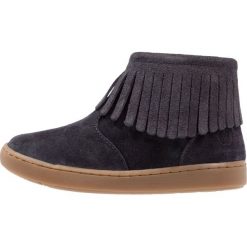 Buty zimowe damskie: Shoo Pom PLAY FRINGE Botki navy/bronze