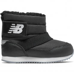 New Balance IO996BBK. Buciki niemowlęce New Balance, na zimę, z nylonu, bez zapięcia. W wyprzedaży za 129,99 zł.