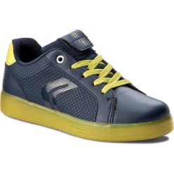 Sneakersy GEOX - J Kommodor B. B J745PB 0BCBU C0749 D Navy/Lime. Niebieskie trampki chłopięce Geox, bez wzorów, ze skóry ekologicznej, na sznurówki. W wyprzedaży za 189,00 zł.