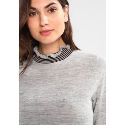 Swetry klasyczne damskie: Levete Room ALICE Sweter light grey melange