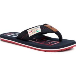 Japonki TOMMY HILFIGER - Badge Beach Sandal FM0FM02706 Desert Sky DW5. Niebieskie klapki męskie TOMMY HILFIGER, bez wzorów, ze skóry. Za 159,00 zł.