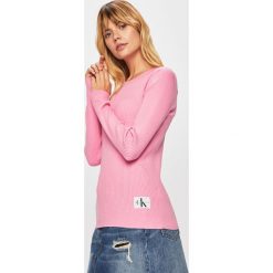 Calvin Klein Jeans - Sweter. Różowe swetry damskie Calvin Klein Jeans, s, bez wzorów, z elastanu, z krótkim rękawem, krótkie, bez kaptura. Za 359,90 zł.