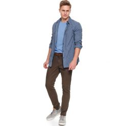 T-shirt z gładkiej dzianiny. Niebieskie t-shirty męskie Top Secret, na jesień, m, bez wzorów, z bawełny, z okrągłym kołnierzem, krótkie. W wyprzedaży za 14,99 zł.