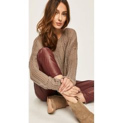Answear - Sweter. Brązowe swetry damskie ANSWEAR, s, bez wzorów, z dzianiny, bez rękawów, bez kaptura. W wyprzedaży za 59,90 zł.