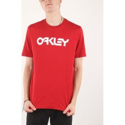 Oakley Mark II Koszulka Czerwony. Czerwone podkoszulki męskie Oakley, s, z nadrukiem, z bawełny, bez kołnierzyka, krótkie. Za 111,95 zł.