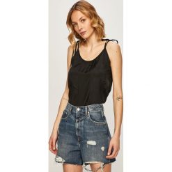 Femi Stories - Top Adra. Czarne bluzki damskie Femi Stories, s, w kwiaty, z wiskozy, casualowe, z okrągłym kołnierzem, bez rękawów. W wyprzedaży za 109,90 zł.